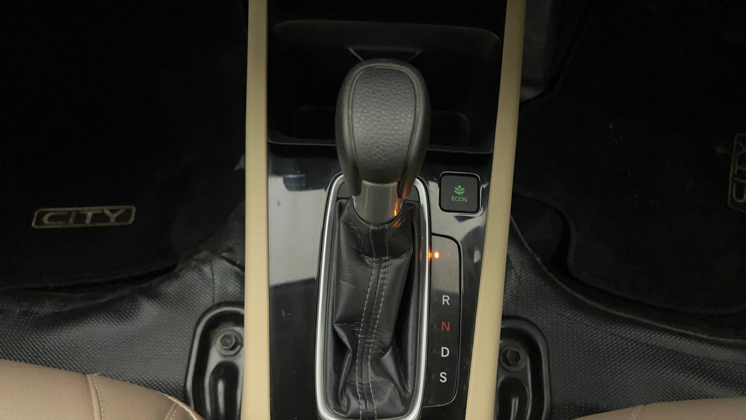Used 2021 Honda City V CVT Petrol Petrol Automatic interior GEAR  KNOB VIEW