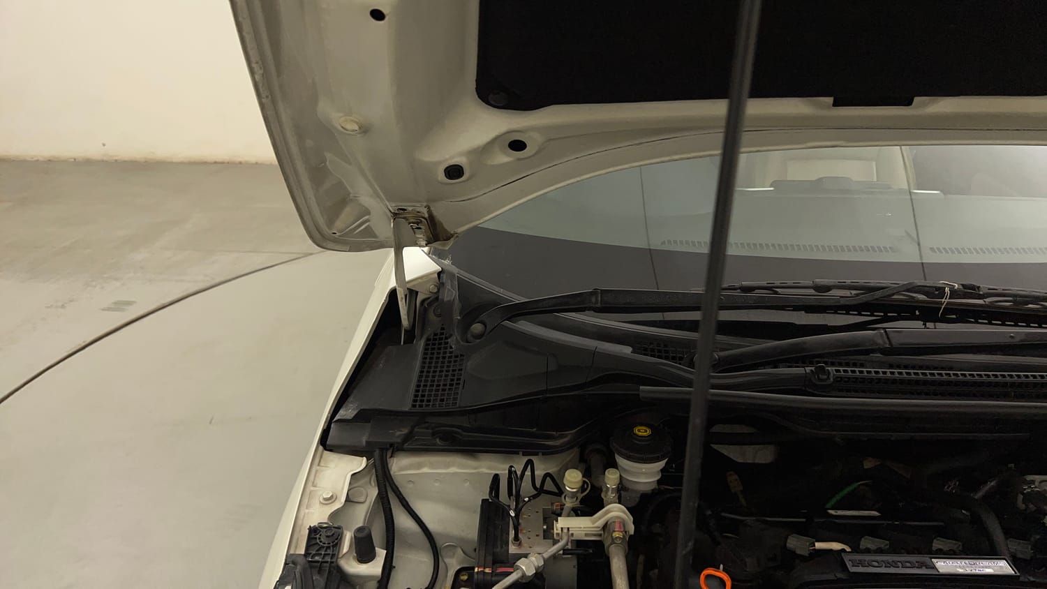 Used 2021 Honda City V CVT Petrol Petrol Automatic engine ENGINE RIGHT SIDE HINGE & APRON VIEW