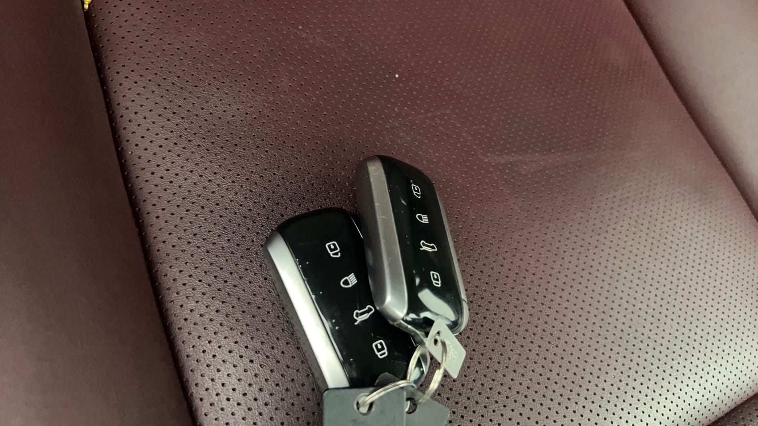 Used 2024 Tata Curvv Accomplished S 1.5 Kryojet Diesel 6MT Diesel Manual extra CAR KEY VIEW