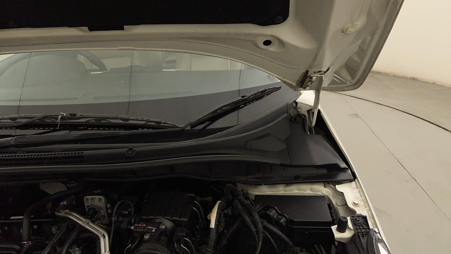 Used 2021 Honda City V CVT Petrol Petrol Automatic engine ENGINE LEFT SIDE HINGE & APRON VIEW