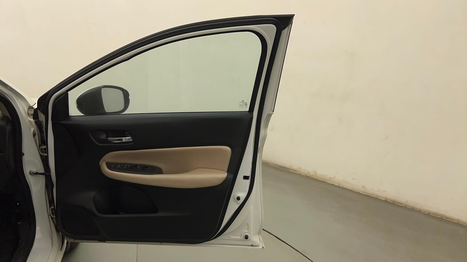 Used 2021 Honda City V CVT Petrol Petrol Automatic interior RIGHT FRONT DOOR OPEN VIEW