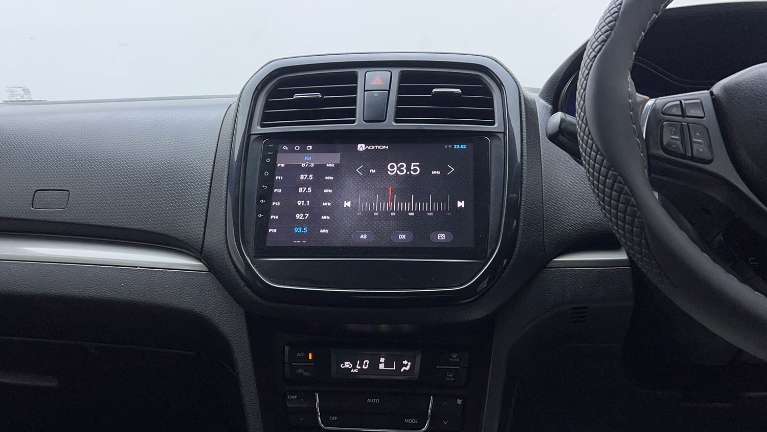 Used 2019 maruti-suzuki Vitara Brezza ZDi Plus Dual Tone AGS Diesel Automatic interior MUSIC SYSTEM & AC CONTROL VIEW