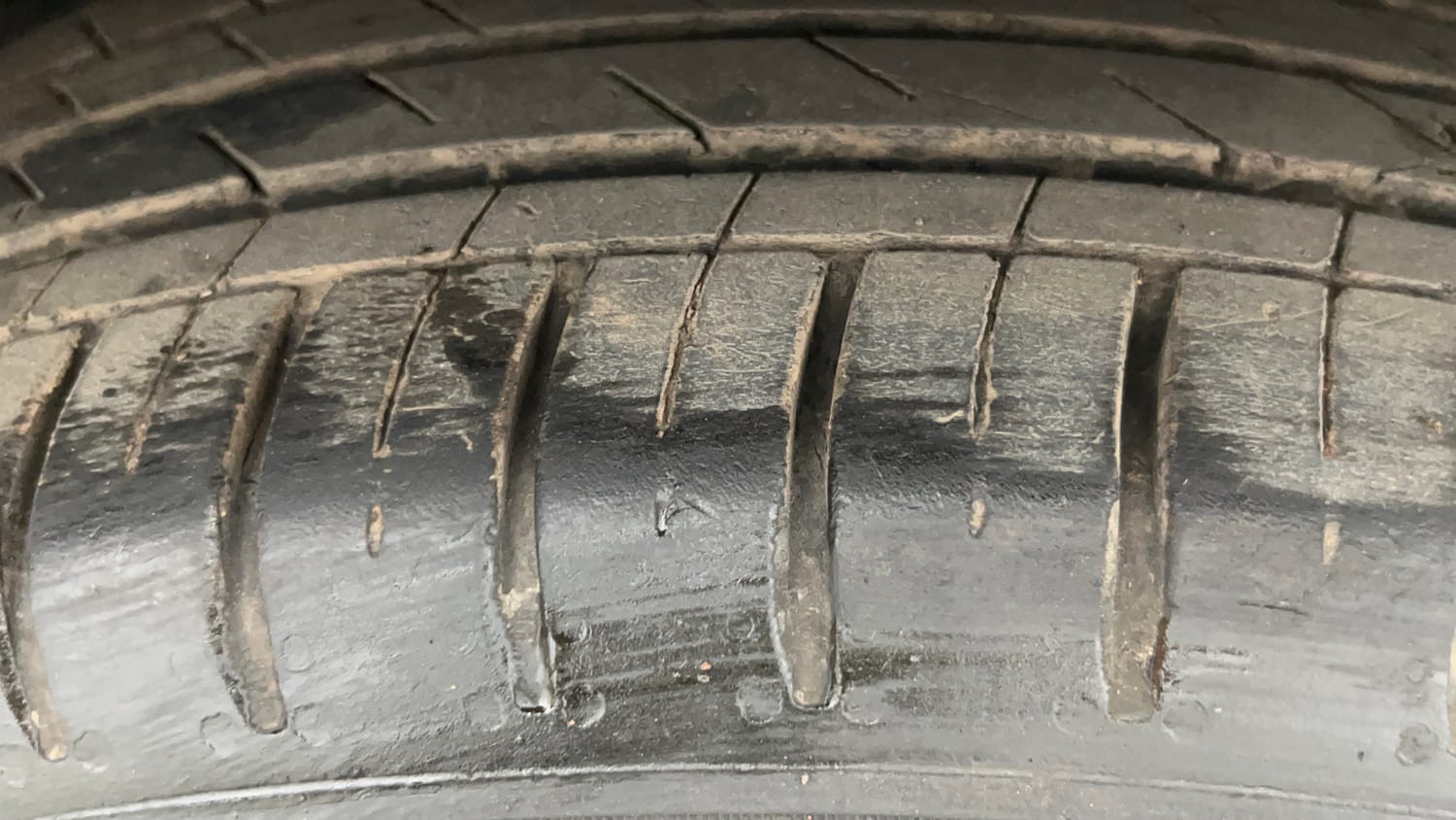 Used 2024 Tata Curvv Accomplished S 1.5 Kryojet Diesel 6MT Diesel Manual tyres RIGHT FRONT TYRE TREAD VIEW