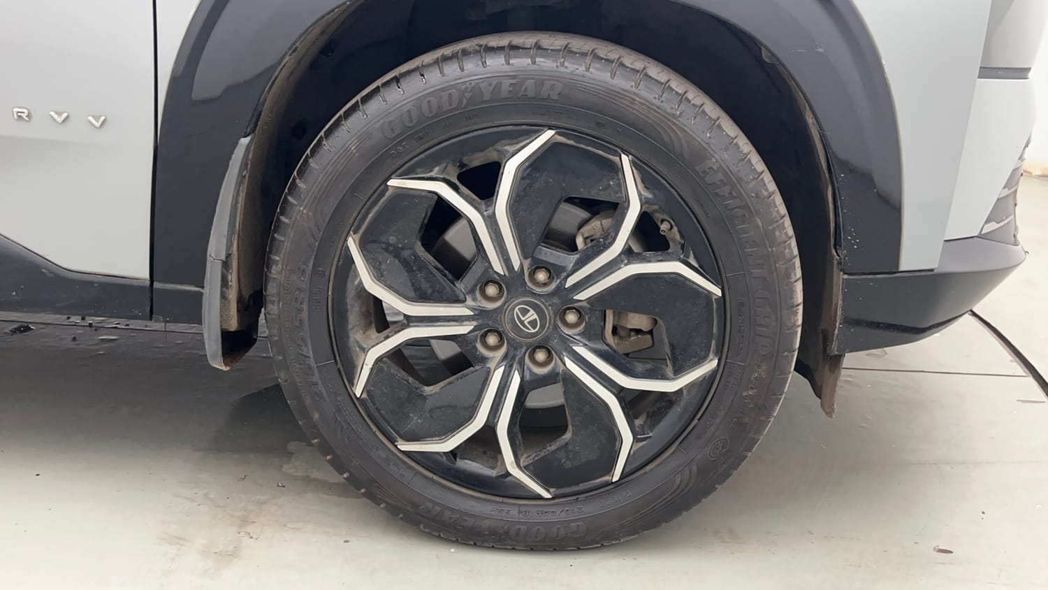 Used 2024 Tata Curvv Accomplished S 1.5 Kryojet Diesel 6MT Diesel Manual tyres RIGHT FRONT TYRE RIM VIEW