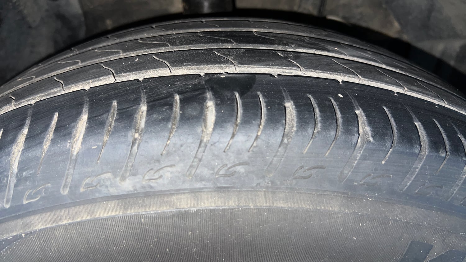 Used 2019 maruti-suzuki Vitara Brezza ZDi Plus Dual Tone AGS Diesel Automatic tyres RIGHT FRONT TYRE TREAD VIEW