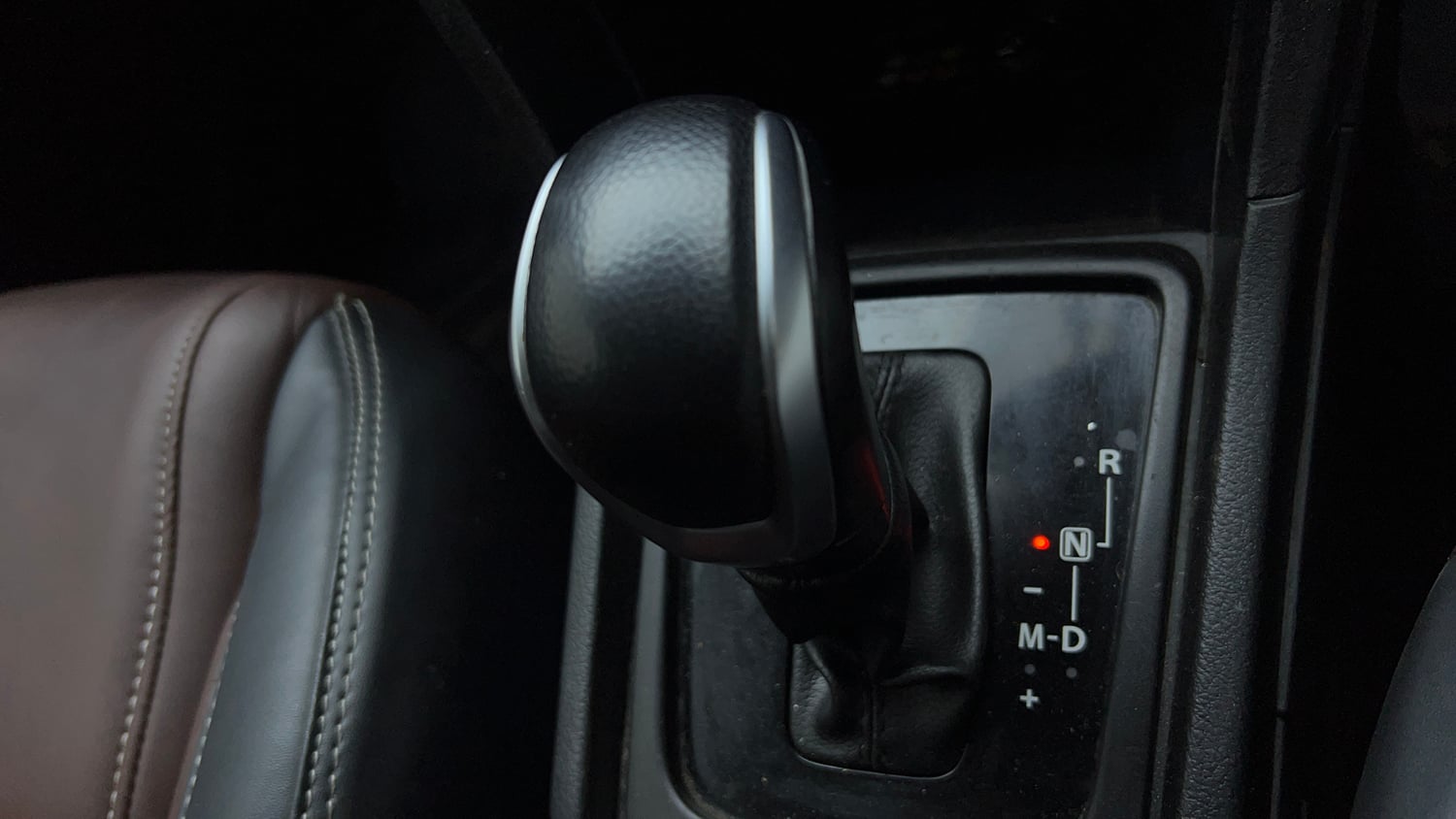 Used 2019 maruti-suzuki Vitara Brezza ZDi Plus Dual Tone AGS Diesel Automatic interior GEAR  KNOB VIEW