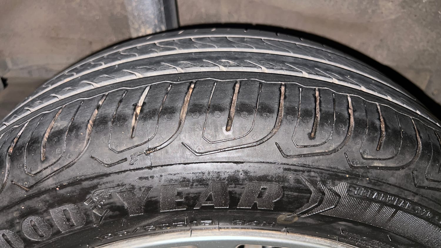 Used 2021 Honda City V CVT Petrol Petrol Automatic tyres RIGHT REAR TYRE TREAD VIEW