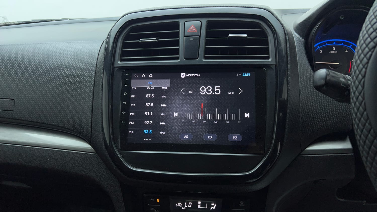 Used 2019 maruti-suzuki Vitara Brezza ZDi Plus Dual Tone AGS Diesel Automatic top_features Integrated (in-dash) music system