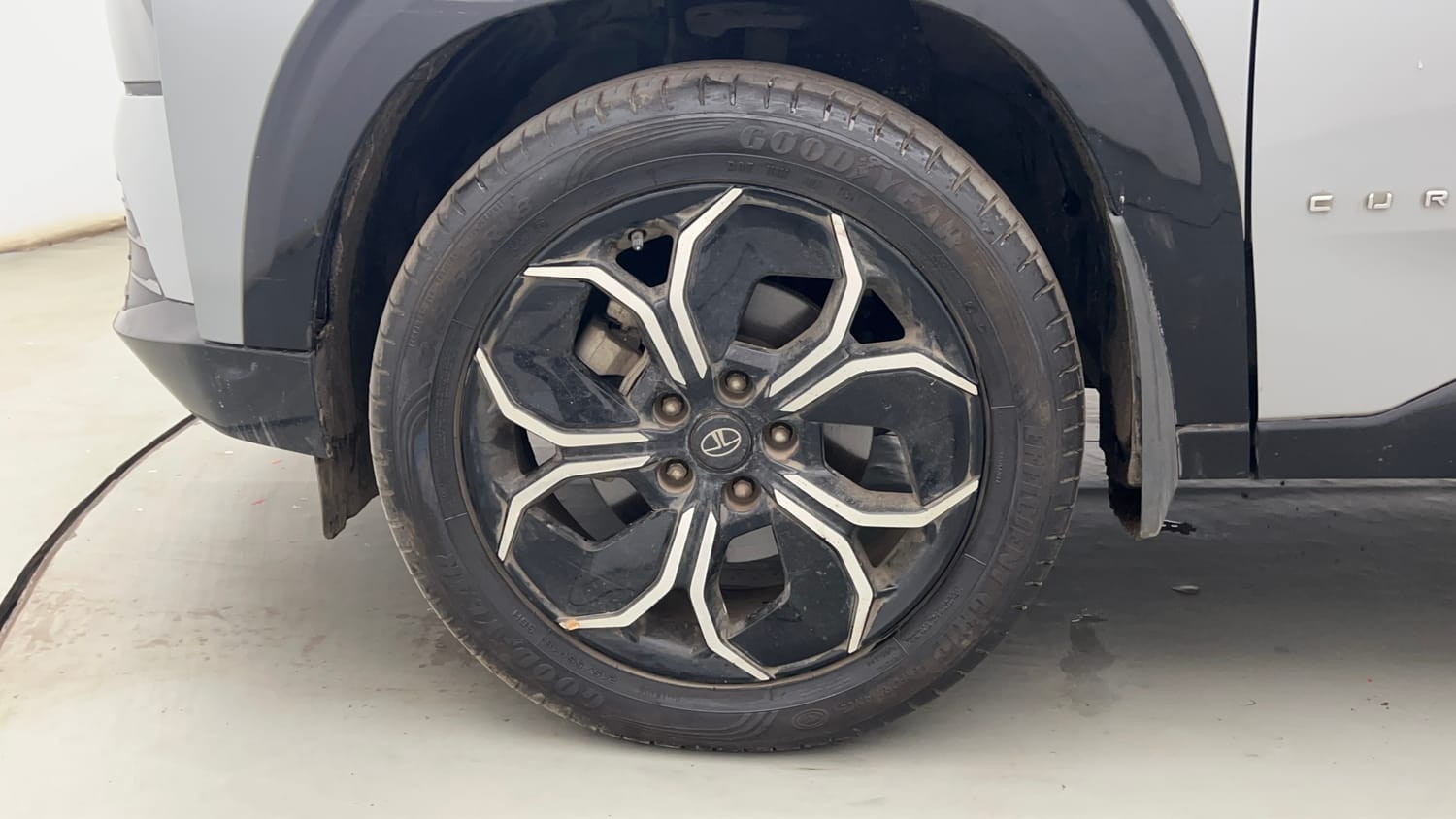 Used 2024 Tata Curvv Accomplished S 1.5 Kryojet Diesel 6MT Diesel Manual tyres LEFT FRONT TYRE RIM VIEW