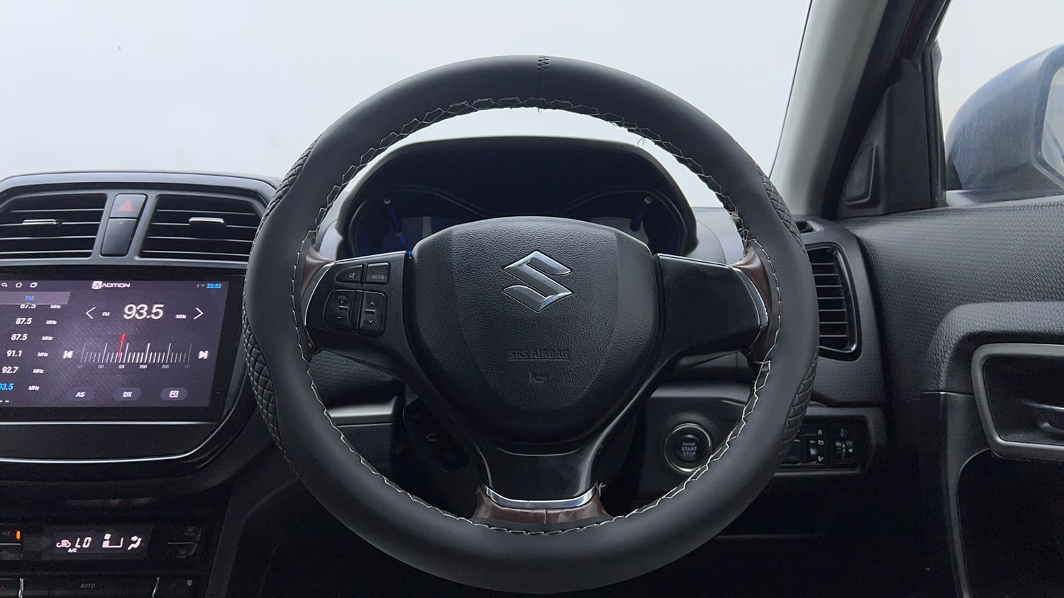 Used 2019 maruti-suzuki Vitara Brezza ZDi Plus Dual Tone AGS Diesel Automatic interior STEERING VIEW