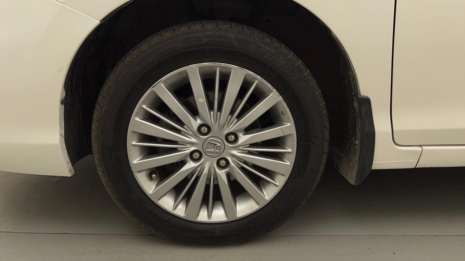 Used 2021 Honda City V CVT Petrol Petrol Automatic tyres LEFT FRONT TYRE RIM VIEW