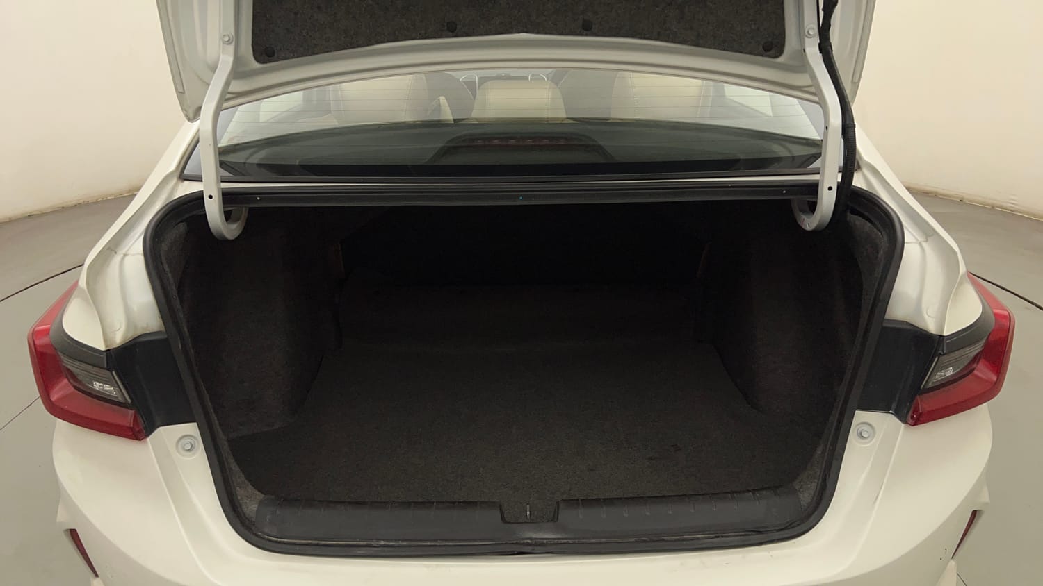 Used 2021 Honda City V CVT Petrol Petrol Automatic interior DICKY INSIDE VIEW
