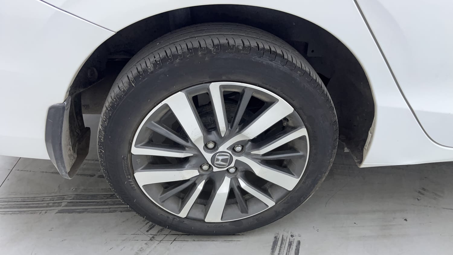 Used 2021 Honda City ZX Petrol Petrol Manual tyres RIGHT REAR TYRE RIM VIEW