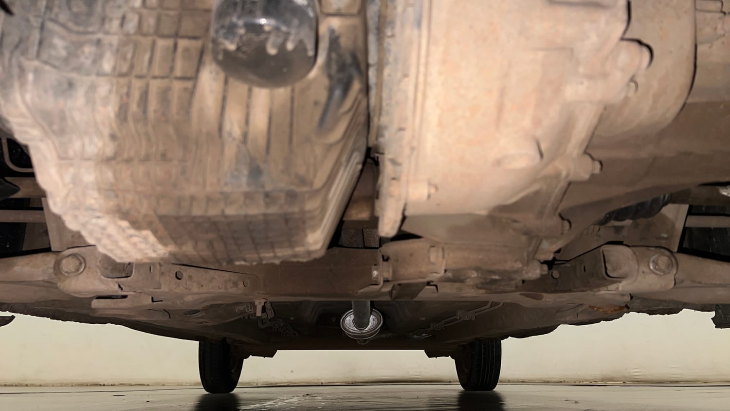 Used 2019 Renault Kwid CLIMBER 1.0 Petrol Manual extra FRONT LEFT UNDERBODY VIEW