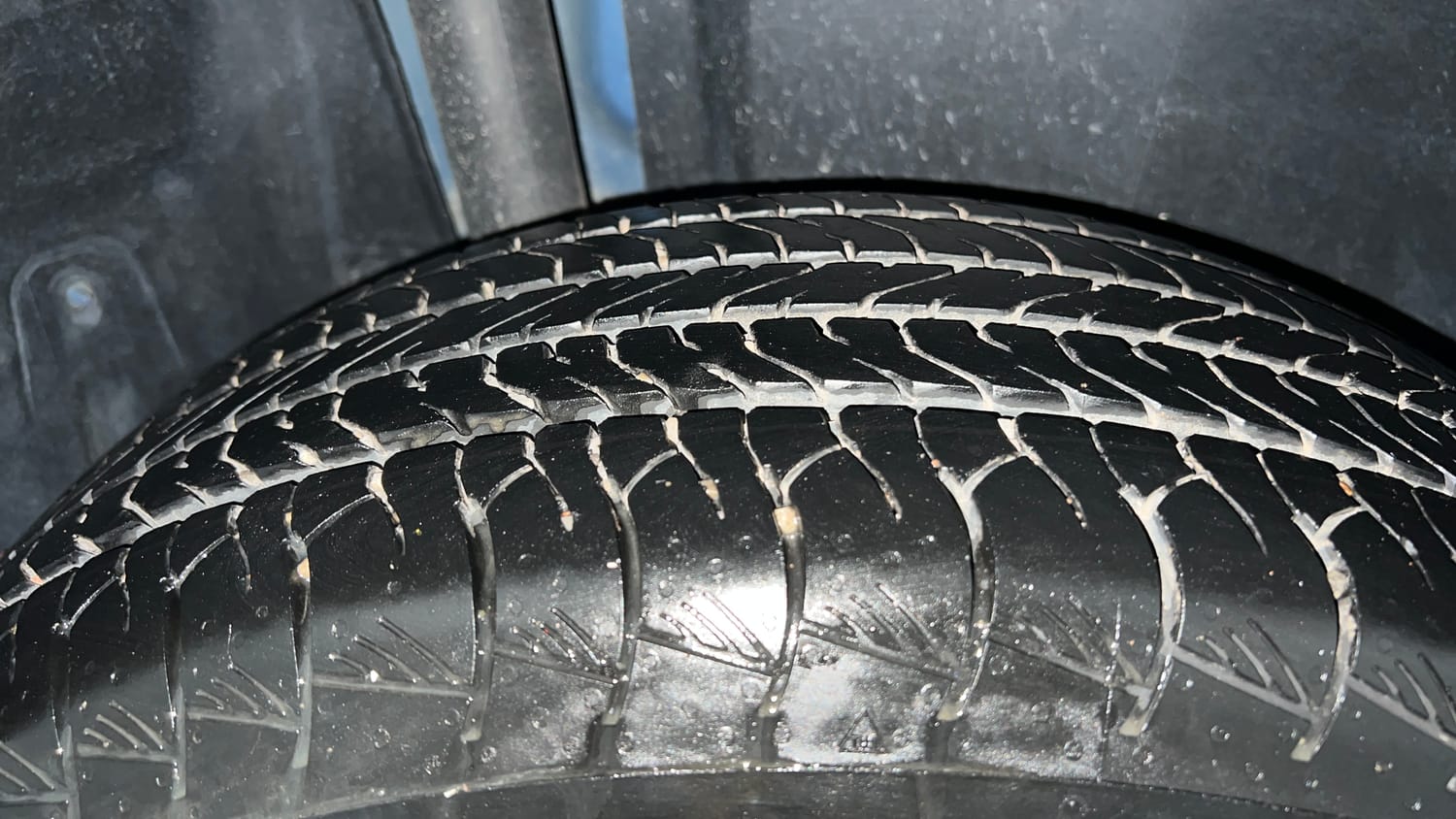 Used 2023 Toyota Urban Cruiser Hyryder V Hybrid Dual Tone Hybrid Automatic tyres RIGHT REAR TYRE TREAD VIEW