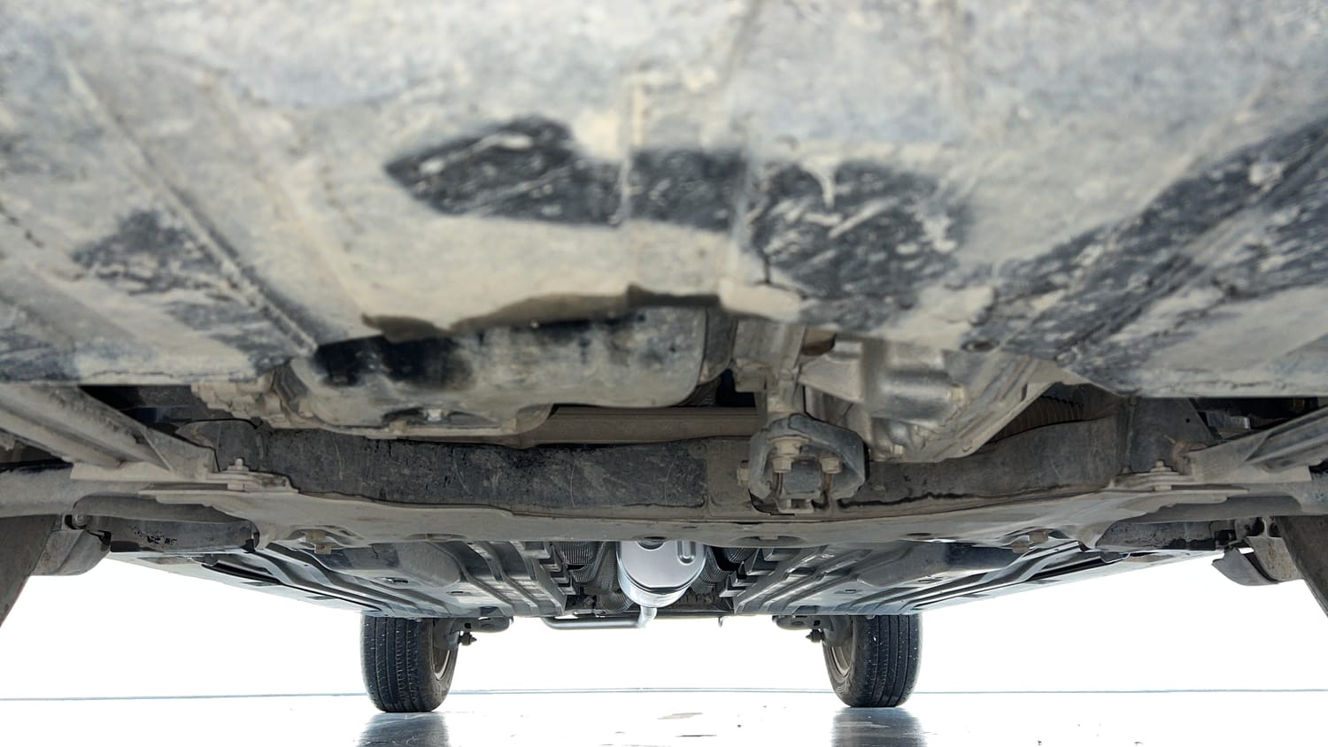 Used 2023 Toyota Urban Cruiser Hyryder V Hybrid Dual Tone Hybrid Automatic extra FRONT LEFT UNDERBODY VIEW