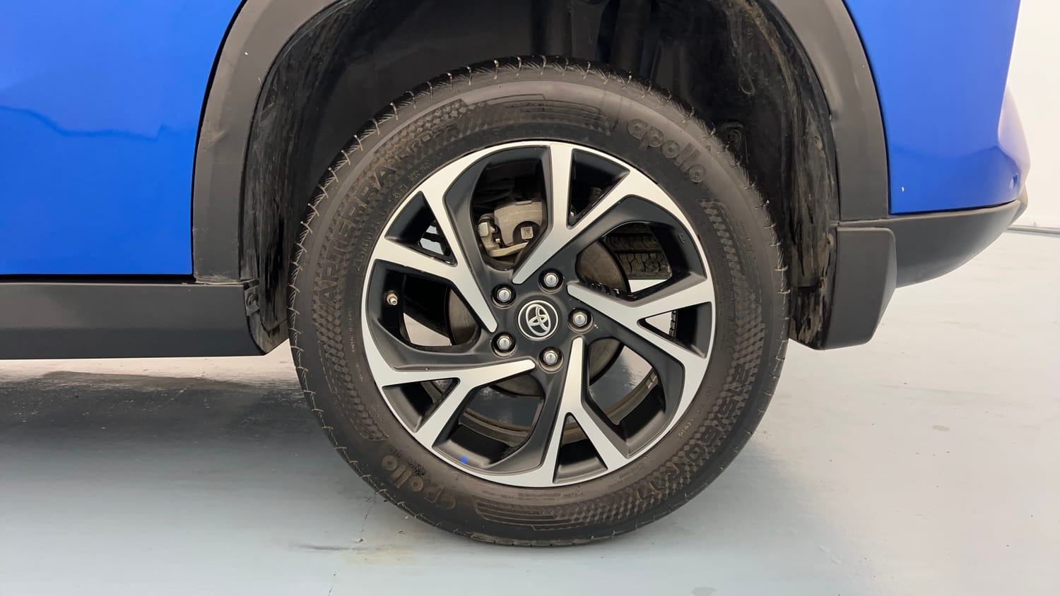 Used 2023 Toyota Urban Cruiser Hyryder V Hybrid Dual Tone Hybrid Automatic tyres LEFT REAR TYRE RIM VIEW