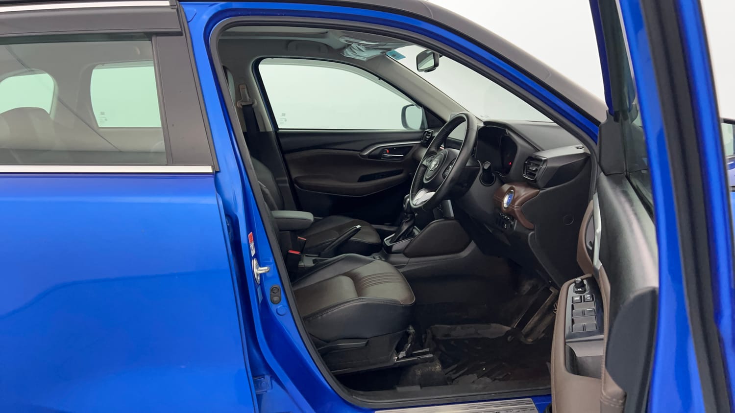 Used 2023 Toyota Urban Cruiser Hyryder V Hybrid Dual Tone Hybrid Automatic interior RIGHT SIDE FRONT DOOR CABIN VIEW