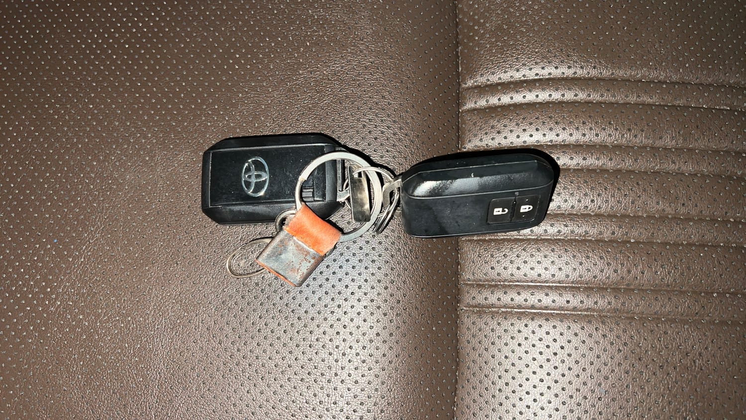 Used 2023 Toyota Urban Cruiser Hyryder V Hybrid Dual Tone Hybrid Automatic extra CAR KEY VIEW