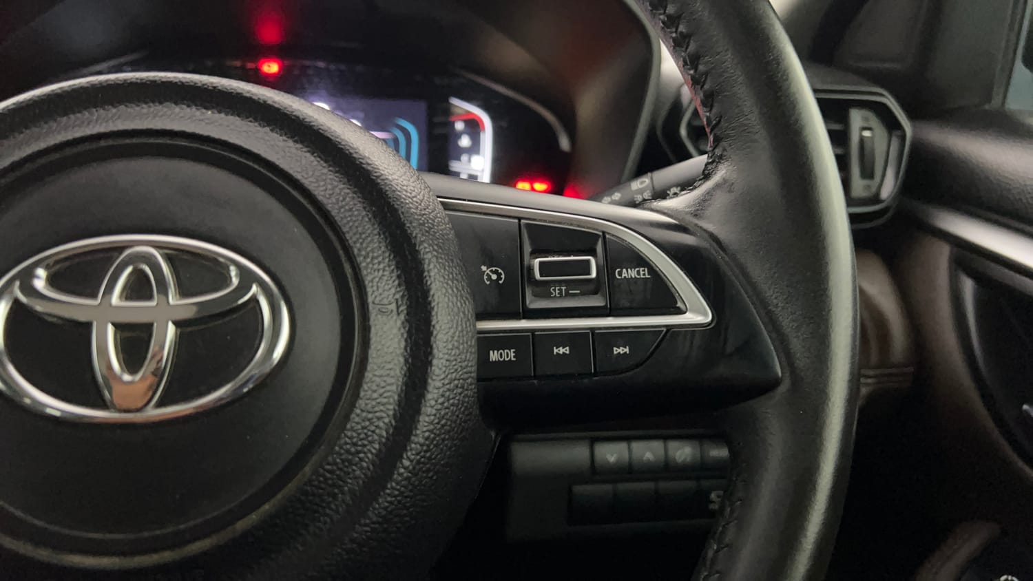 Used 2023 Toyota Urban Cruiser Hyryder V Hybrid Dual Tone Hybrid Automatic top_features Cruise control