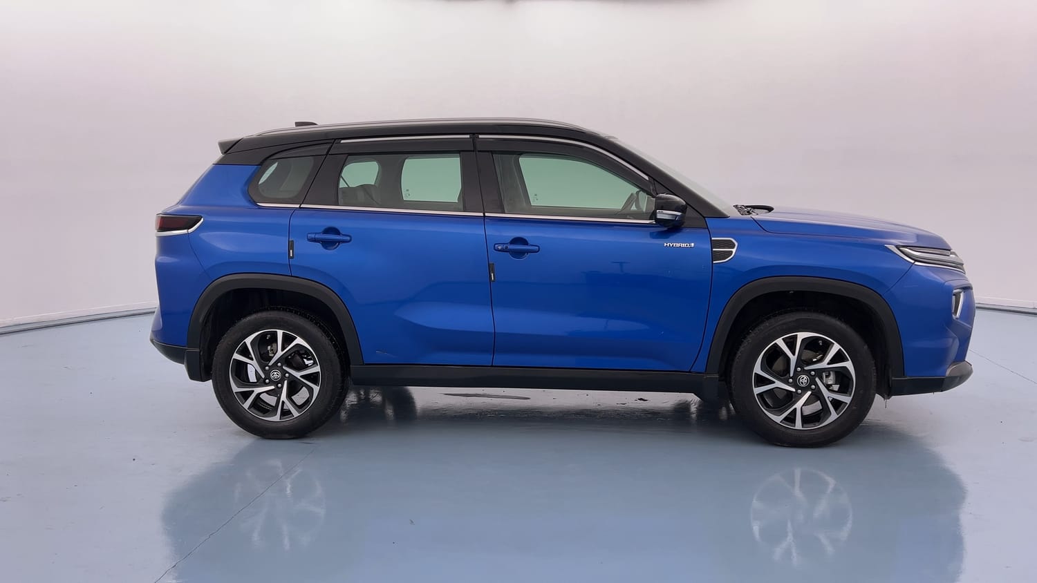 Used 2023 Toyota Urban Cruiser Hyryder V Hybrid Dual Tone Hybrid Automatic exterior RIGHT SIDE VIEW