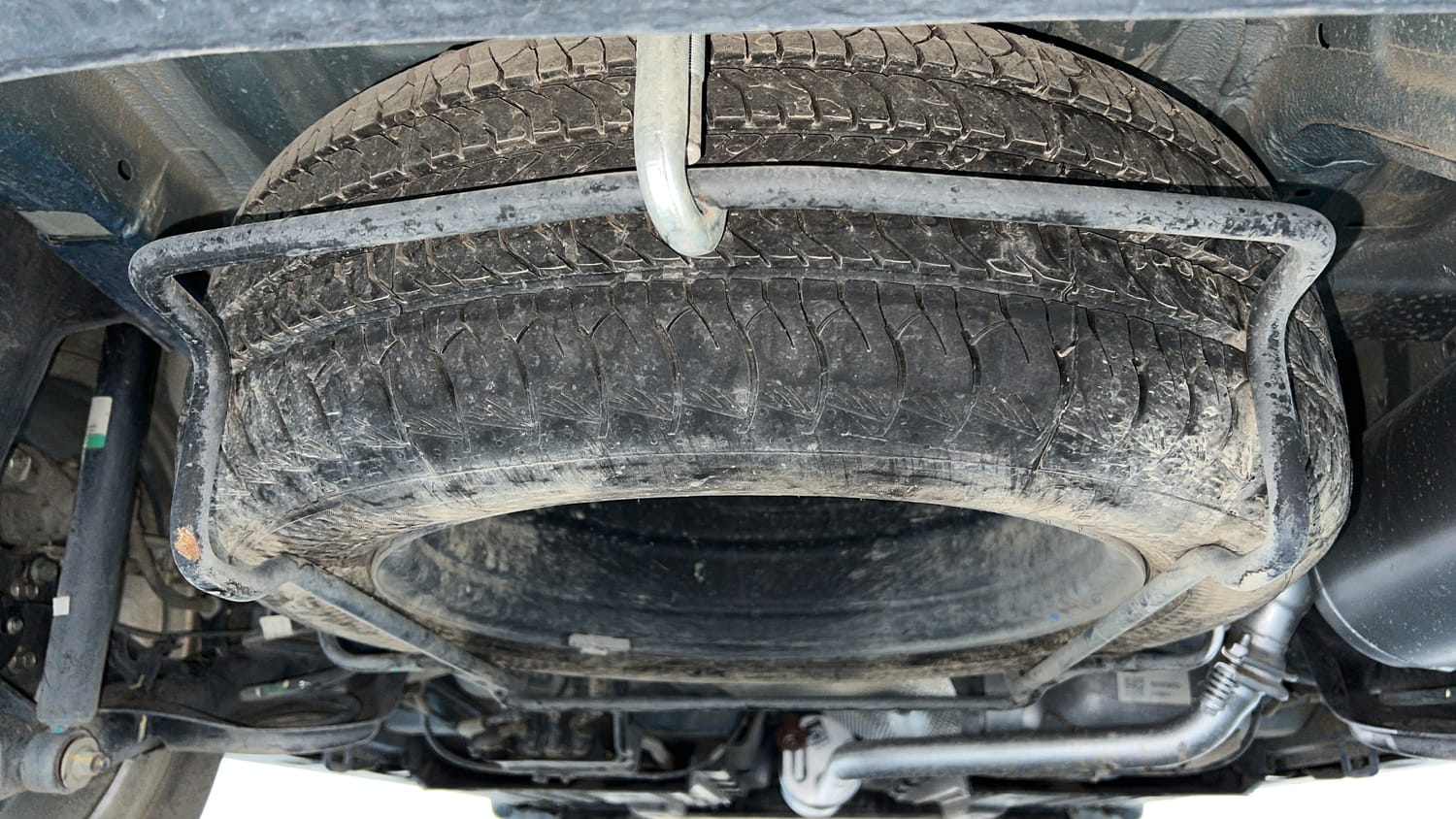 Used 2023 Toyota Urban Cruiser Hyryder V Hybrid Dual Tone Hybrid Automatic tyres SPARE TYRE VIEW