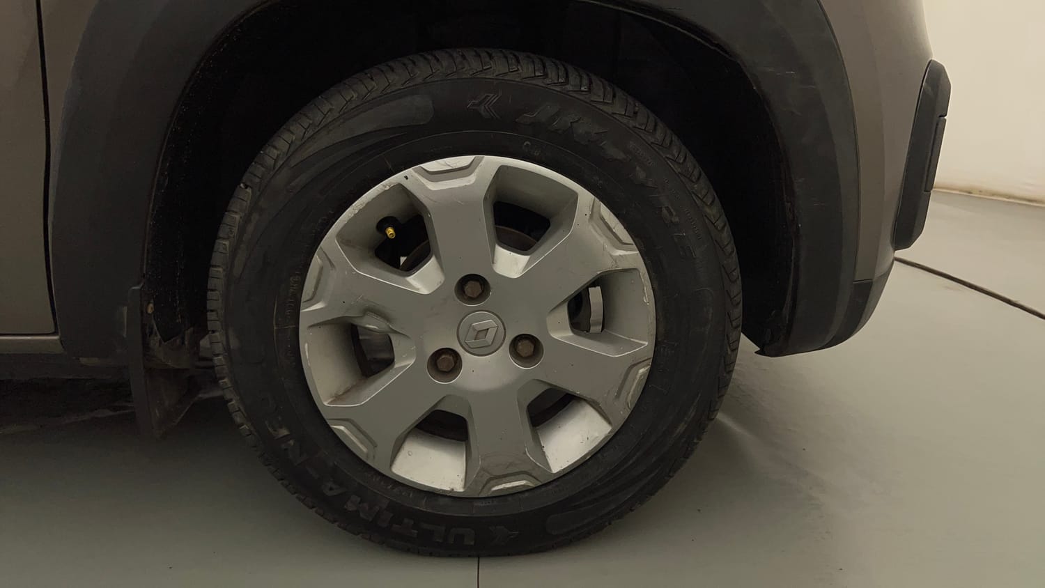 Used 2019 Renault Kwid CLIMBER 1.0 Petrol Manual tyres RIGHT FRONT TYRE RIM VIEW