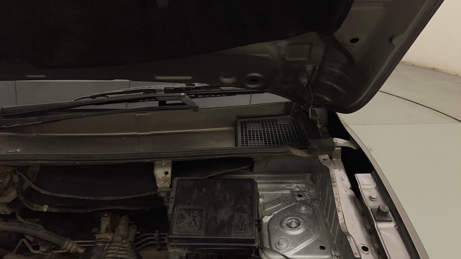 Used 2019 Renault Kwid CLIMBER 1.0 Petrol Manual engine ENGINE LEFT SIDE HINGE & APRON VIEW