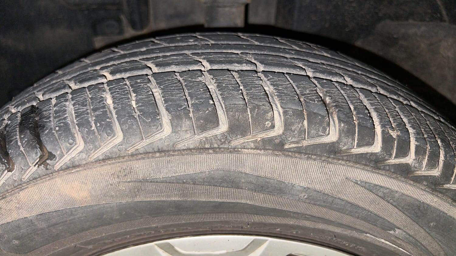 Used 2019 Renault Kwid CLIMBER 1.0 Petrol Manual tyres LEFT FRONT TYRE TREAD VIEW