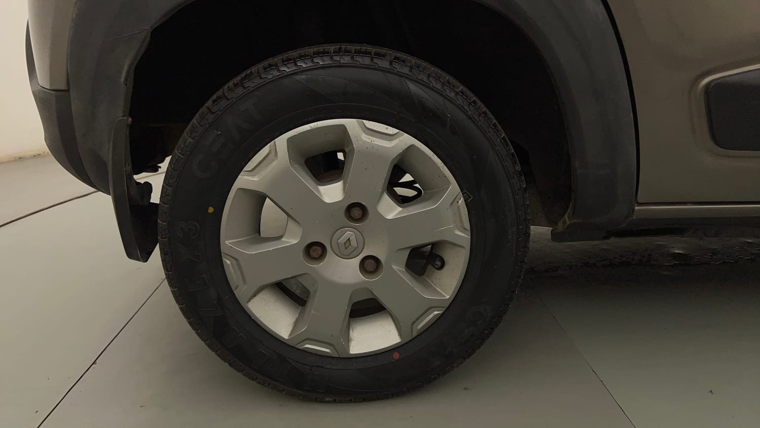 Used 2019 Renault Kwid CLIMBER 1.0 Petrol Manual tyres RIGHT REAR TYRE RIM VIEW