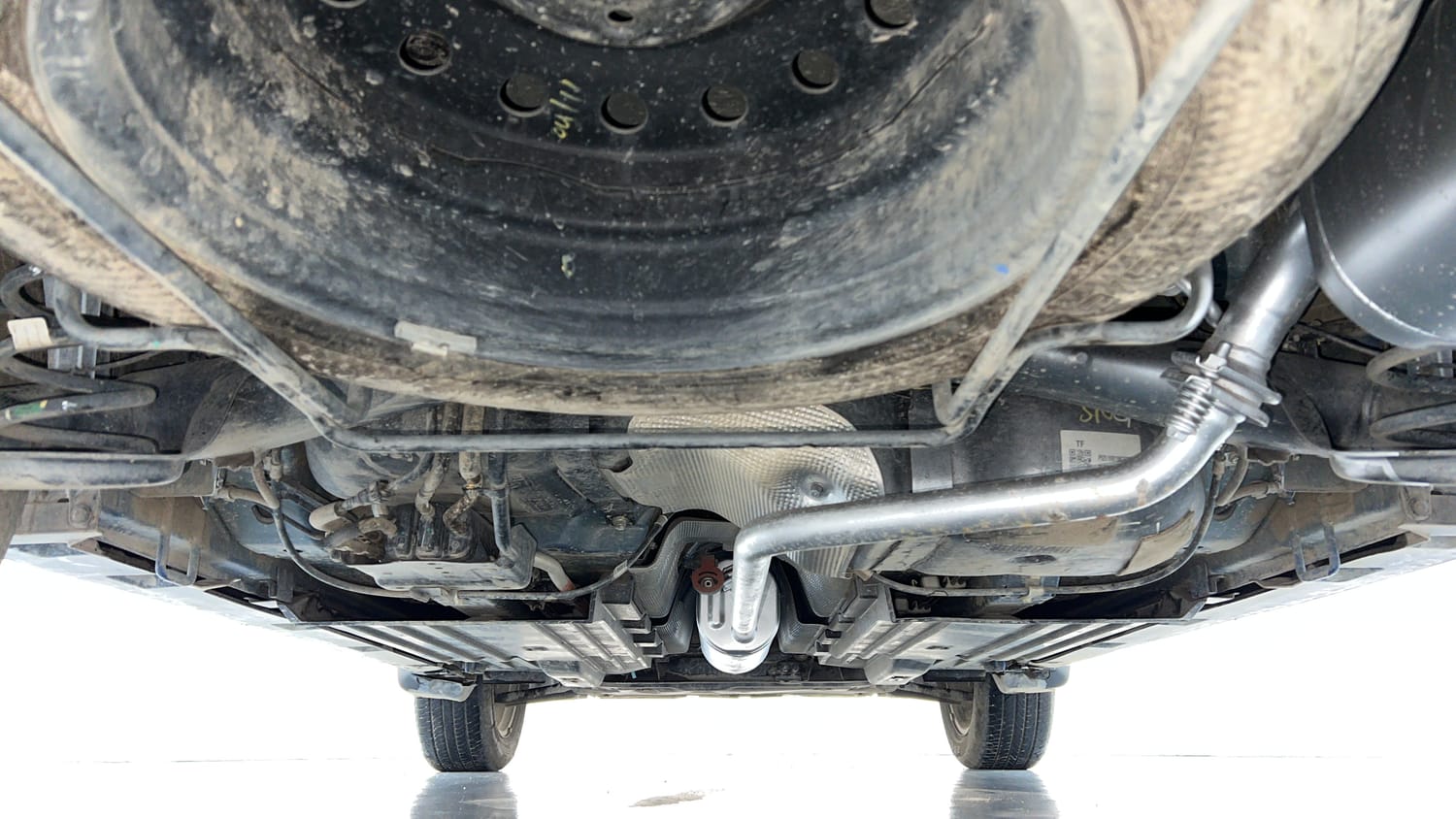 Used 2023 Toyota Urban Cruiser Hyryder V Hybrid Dual Tone Hybrid Automatic extra REAR UNDERBODY VIEW (TAKEN FROM REAR)