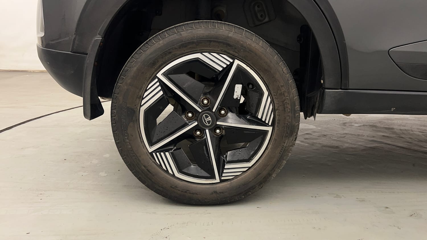 Used 2024 Tata Nexon Fearless Plus S 1.2 Revotron Petrol 7DCA DT Petrol Automatic tyres RIGHT REAR TYRE RIM VIEW