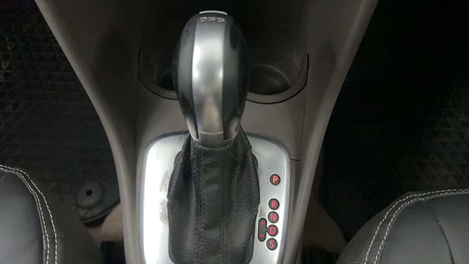 Used 2015 Volkswagen Vento Highline Diesel AT Diesel Automatic interior GEAR  KNOB VIEW