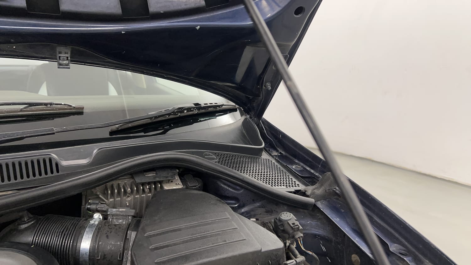 Used 2015 Volkswagen Vento Highline Diesel AT Diesel Automatic engine ENGINE LEFT SIDE HINGE & APRON VIEW