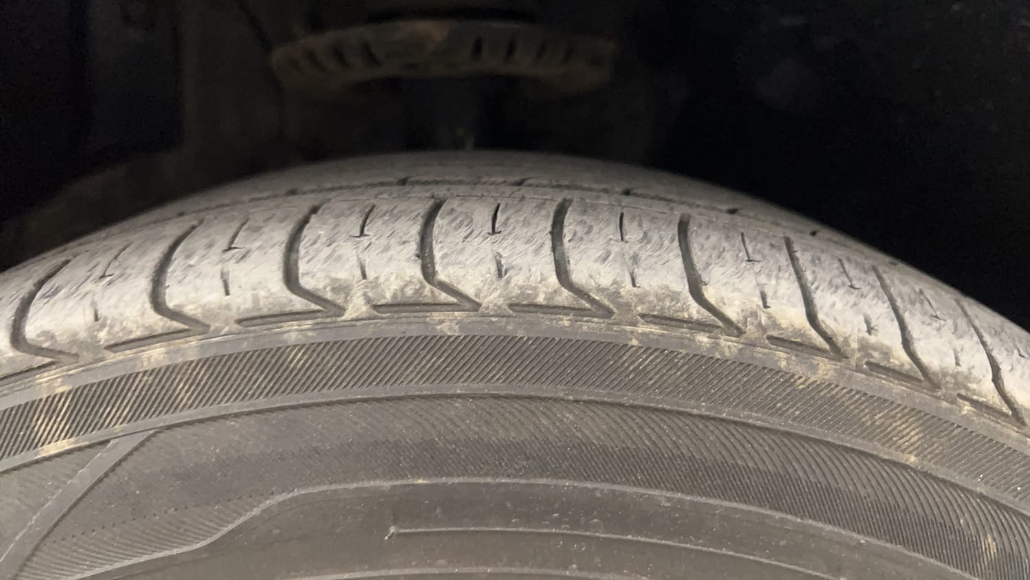 Used 2015 Volkswagen Vento Highline Diesel AT Diesel Automatic tyres RIGHT FRONT TYRE TREAD VIEW