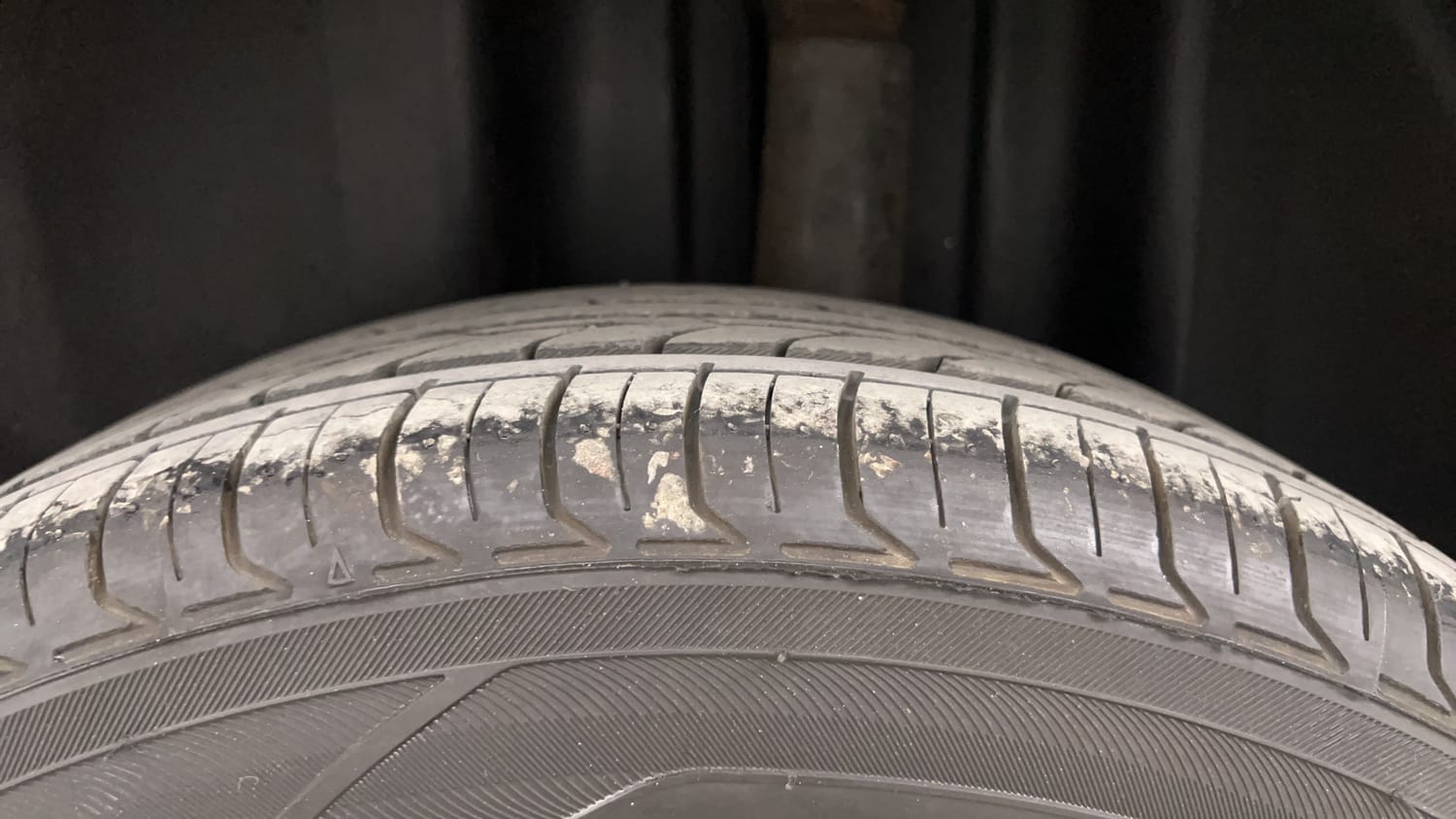Used 2015 Volkswagen Vento Highline Diesel AT Diesel Automatic tyres LEFT REAR TYRE TREAD VIEW