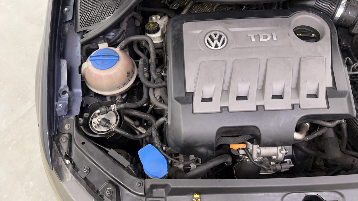 Used 2015 Volkswagen Vento Highline Diesel AT Diesel Automatic engine ENGINE RIGHT SIDE VIEW
