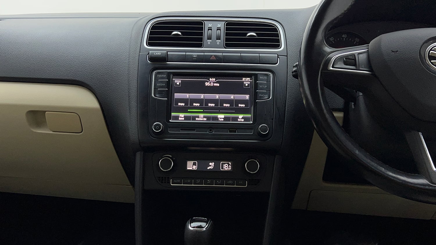 Used 2017 Skoda Rapid Style 1.6 MPI AT Petrol Automatic interior MUSIC SYSTEM & AC CONTROL VIEW