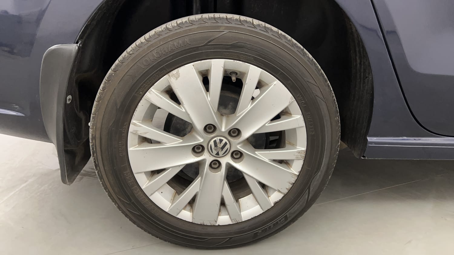 Used 2015 Volkswagen Vento Highline Diesel AT Diesel Automatic tyres RIGHT REAR TYRE RIM VIEW