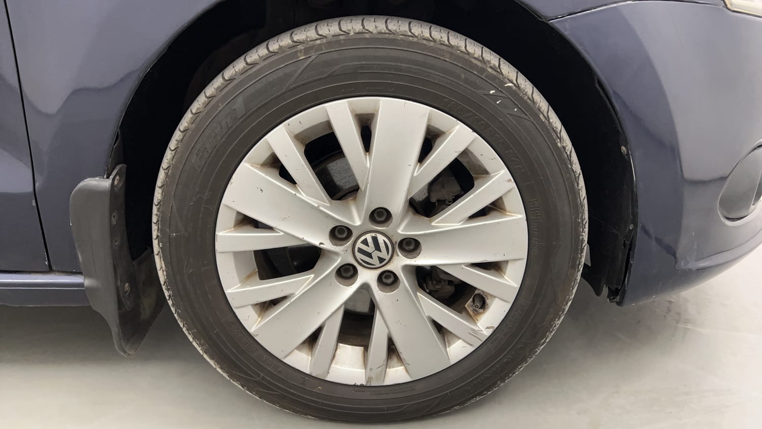 Used 2015 Volkswagen Vento Highline Diesel AT Diesel Automatic tyres RIGHT FRONT TYRE RIM VIEW