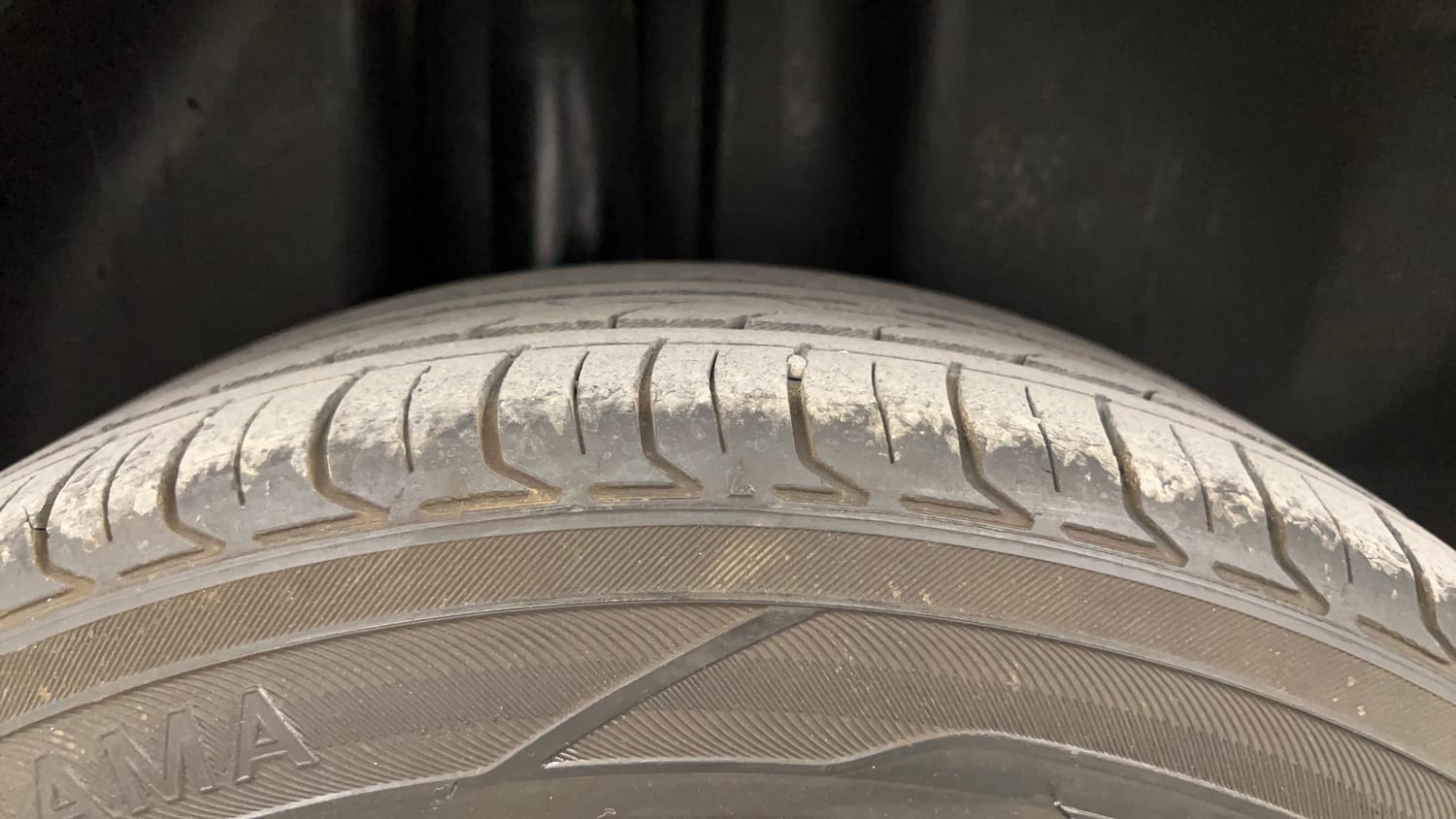 Used 2015 Volkswagen Vento Highline Diesel AT Diesel Automatic tyres RIGHT REAR TYRE TREAD VIEW