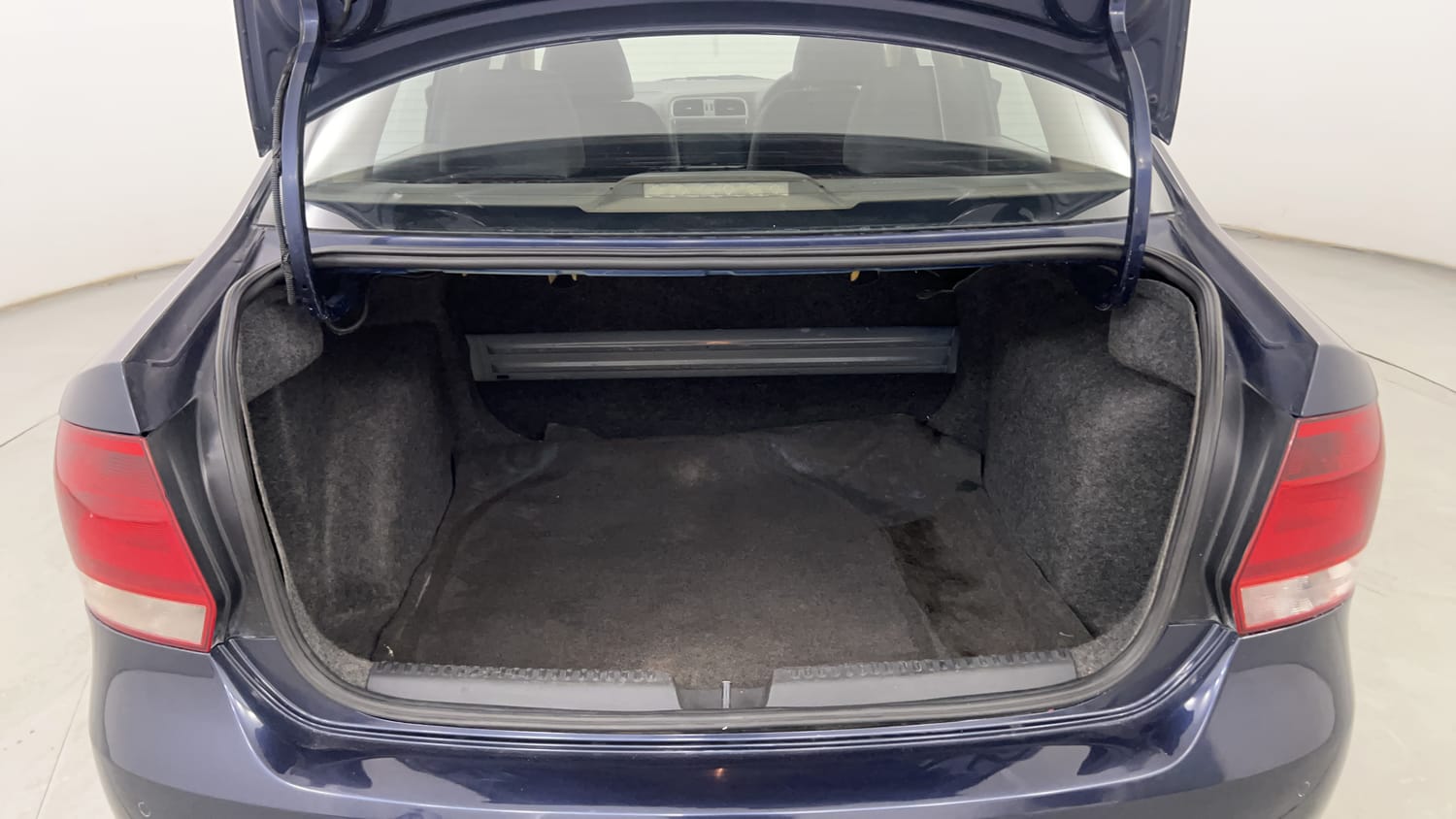 Used 2015 Volkswagen Vento Highline Diesel AT Diesel Automatic interior DICKY INSIDE VIEW