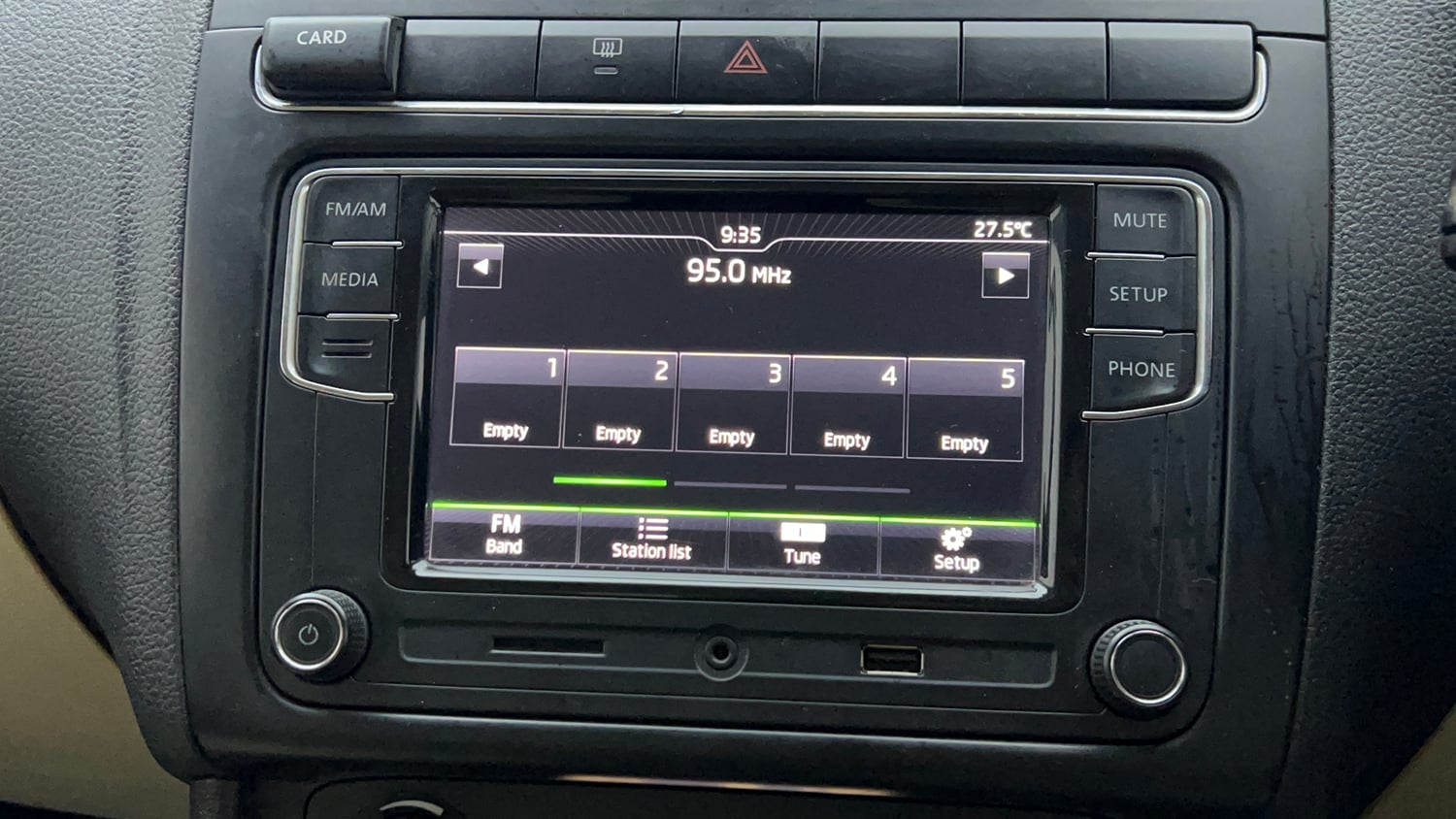Used 2017 Skoda Rapid Style 1.6 MPI AT Petrol Automatic top_features Integrated (in-dash) music system