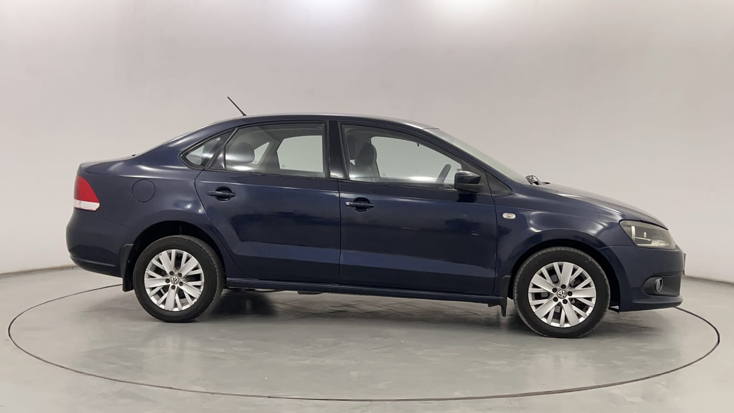 Used 2015 Volkswagen Vento Highline Diesel AT Diesel Automatic exterior RIGHT SIDE VIEW