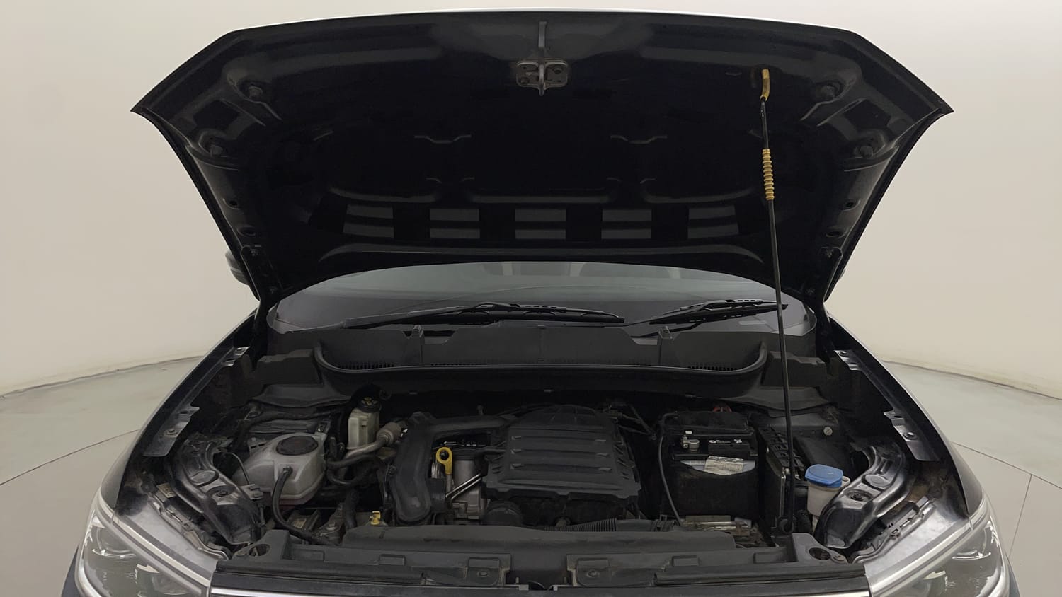 Used 2022 Volkswagen Taigun Topline 1.0 TSI MT Petrol Manual engine ENGINE & BONNET OPEN FRONT VIEW