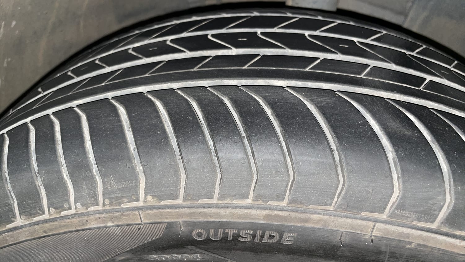 Used 2022 Volkswagen Taigun Topline 1.0 TSI MT Petrol Manual tyres RIGHT FRONT TYRE TREAD VIEW