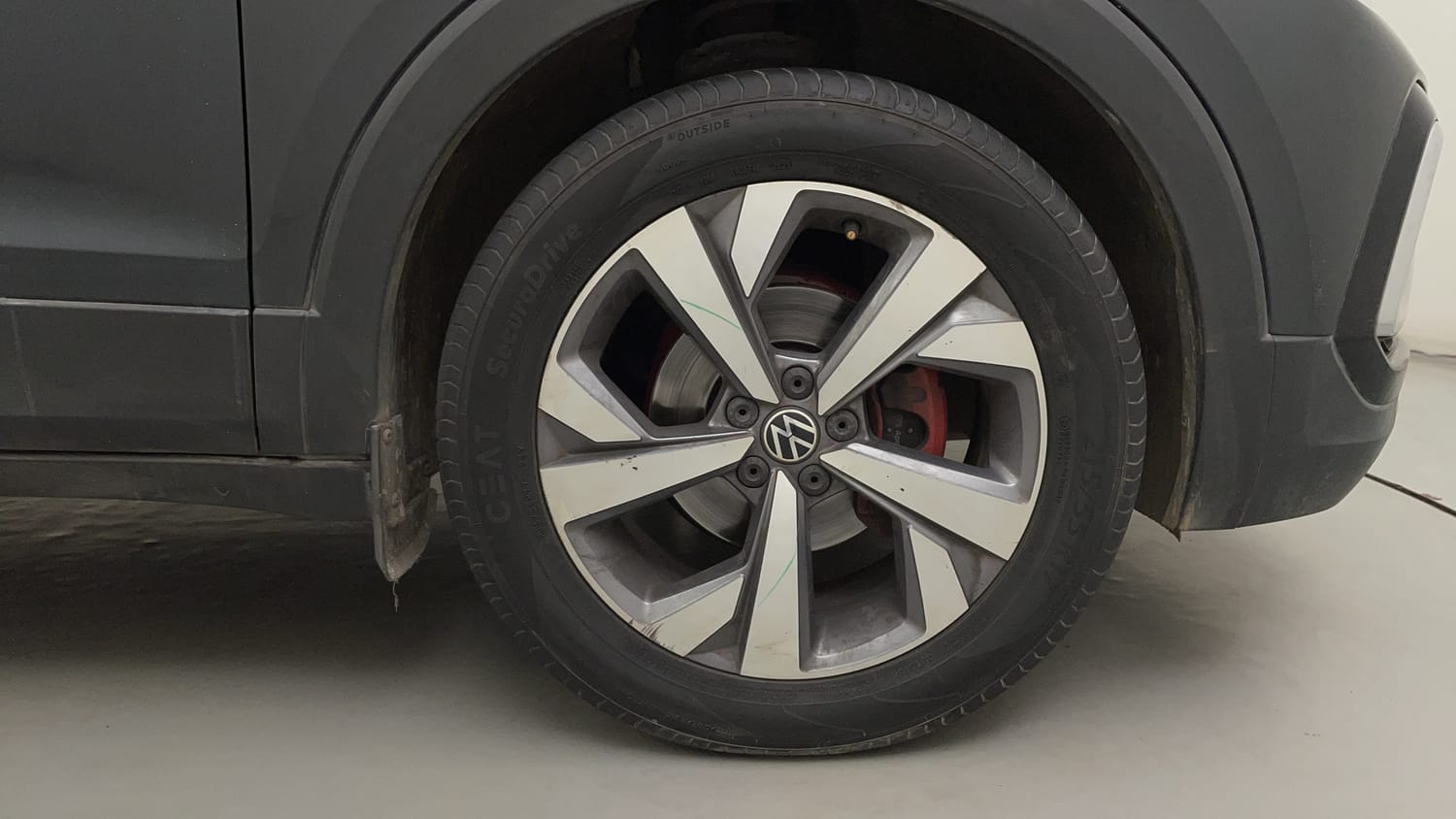 Used 2022 Volkswagen Taigun Topline 1.0 TSI MT Petrol Manual tyres RIGHT FRONT TYRE RIM VIEW