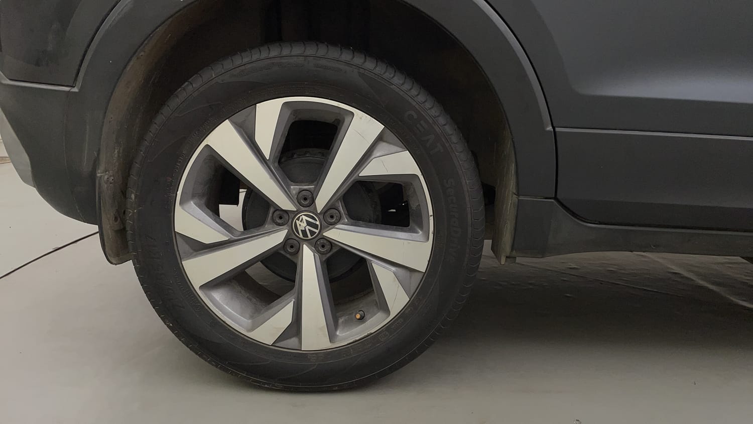 Used 2022 Volkswagen Taigun Topline 1.0 TSI MT Petrol Manual tyres RIGHT REAR TYRE RIM VIEW