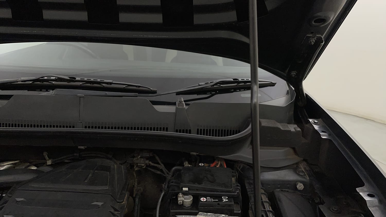 Used 2022 Volkswagen Taigun Topline 1.0 TSI MT Petrol Manual engine ENGINE LEFT SIDE HINGE & APRON VIEW