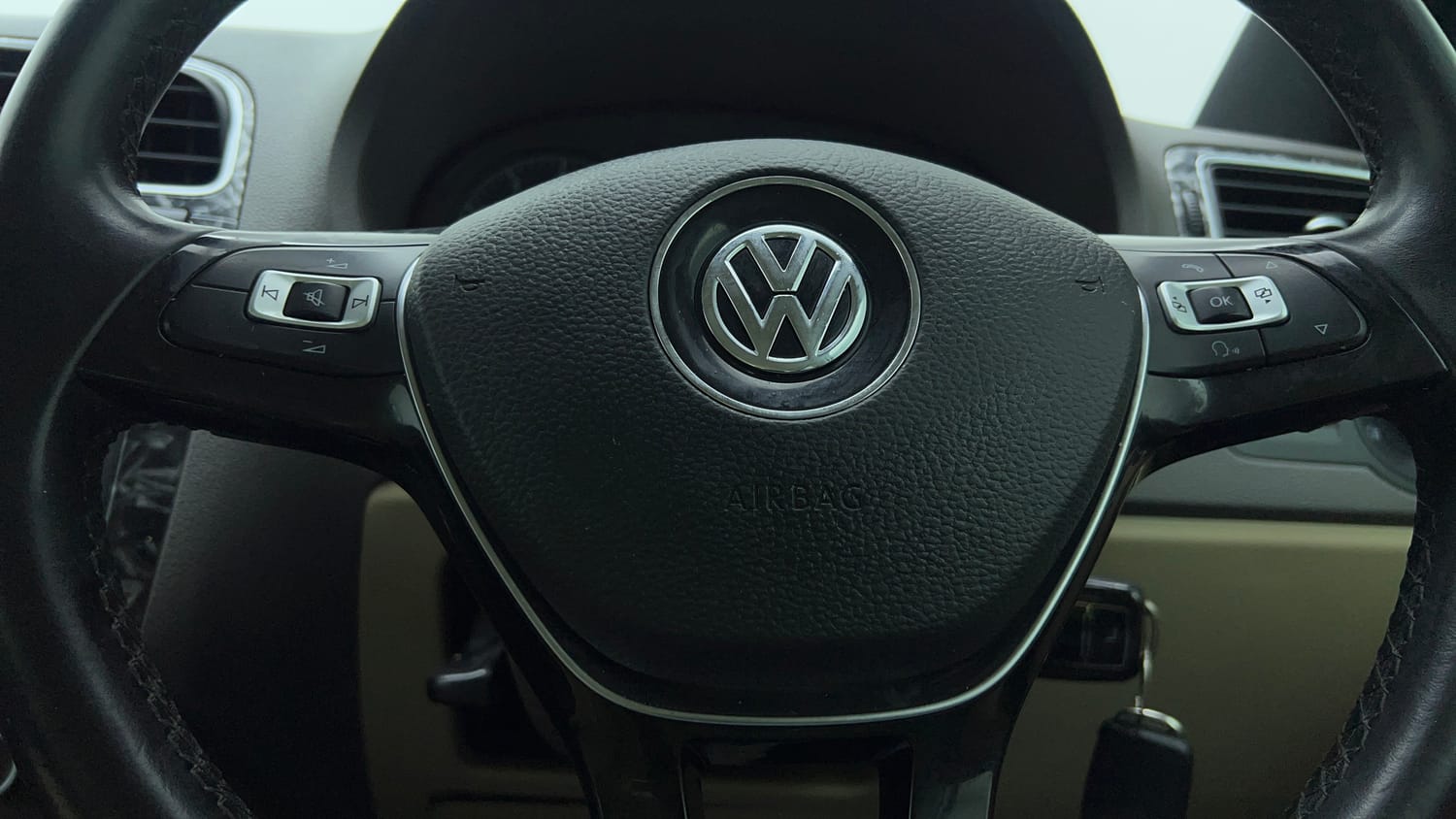 Used 2022 Volkswagen Vento Highline 1.0L TSI Petrol Manual top_features Airbags